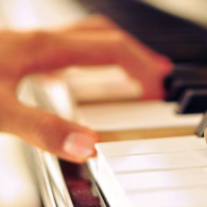 男人用振动器把女人弄得好疼
